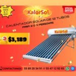 Familia feliz usando agua caliente de calentador solar kalorsol , una inversión inteligente